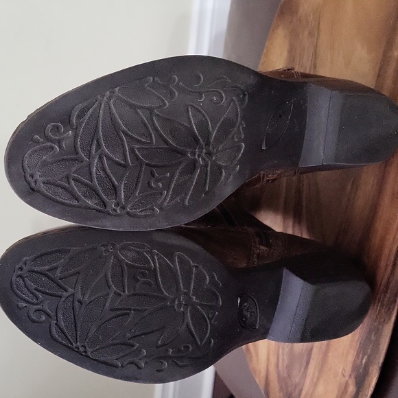 BOC Distressed Leather Tall Riding Boots - Picture 12 of 16